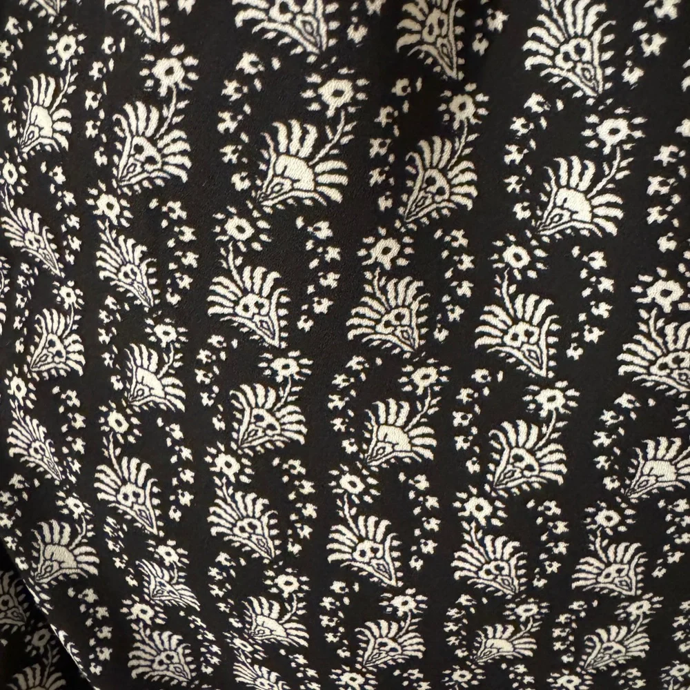 Fully Lined Sleeveless Black and White Printed Dress - Picture 4 of 6